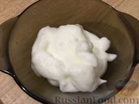 Творожная запеканка с манной крупой и вишнями